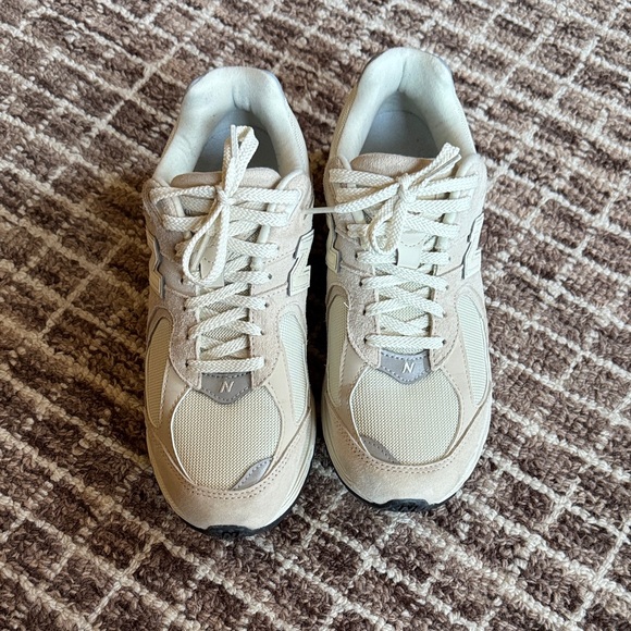 New Balance 2002r - Picture 2 of 5